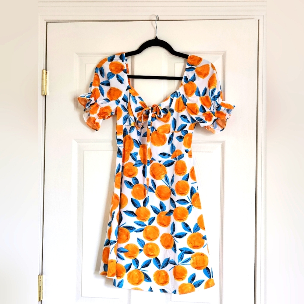 Small summer dress orange tropical vacation fun 🍊 excellent like new condition